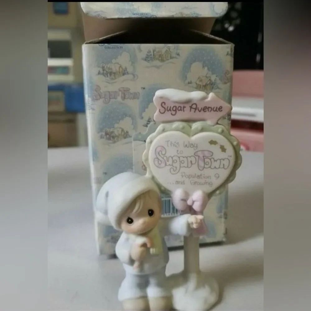 1993 Precious Moments Sugar Town "Population Sign"